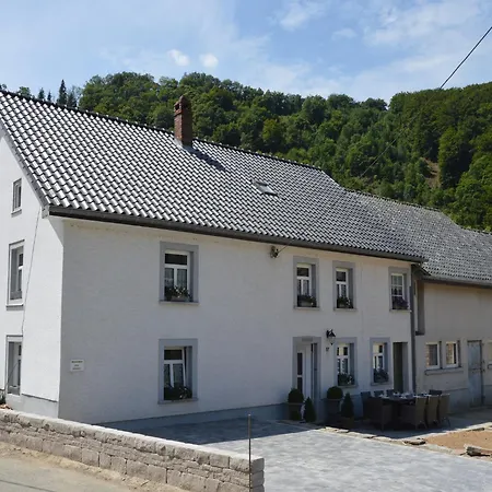 Дом отдыха Souvenirs D'Ouren Landhaus 5 Bedrooms Sauna & Outdoor Wellness Бург-Ройланд