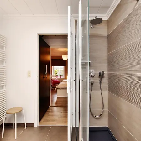 Дом отдыха Souvenirs D'Ouren Landhaus 5 Bedrooms Sauna & Outdoor Wellness